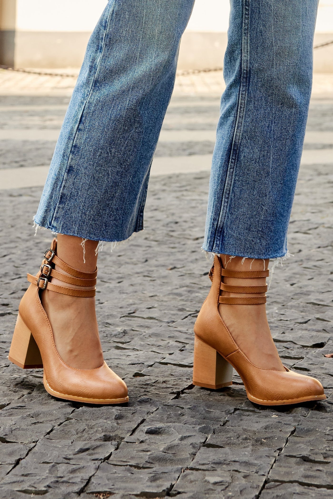 Caa™ | Smooth sandals with ankle strap and chunky heel