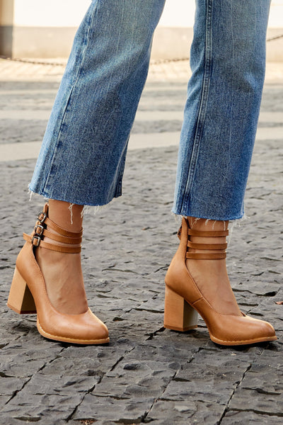 Caa™ | Smooth sandals with ankle strap and chunky heel
