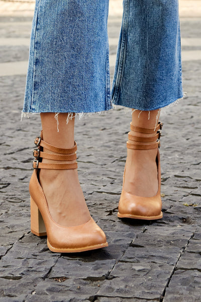 Caa™ | Smooth sandals with ankle strap and chunky heel