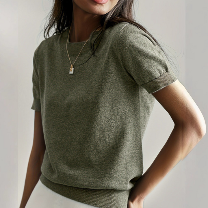 Casual Women's Top, Short Sleeve Crew Neck, Soft Breathable Fabric for Everyday Wear, Flattering Fit, Versatile Design