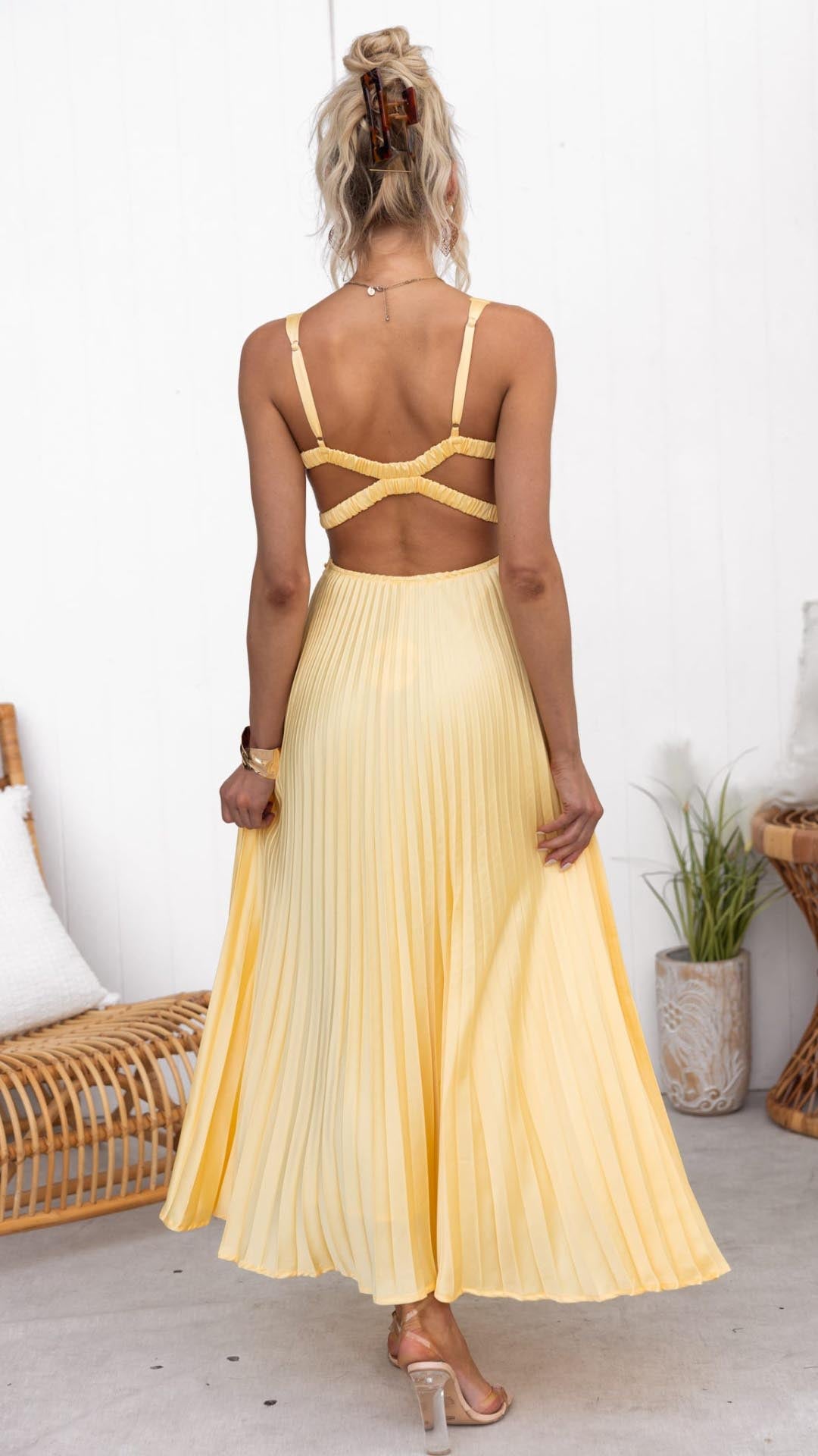 Eline | Elegant V-Neck Maxi Dress with Pleated Skirt