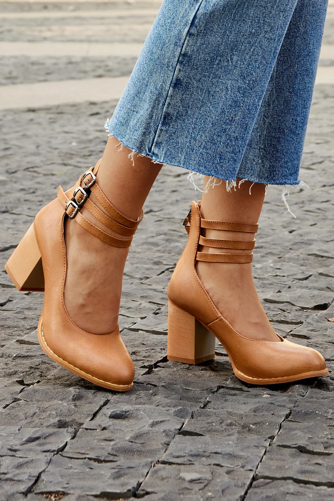 Caa™ | Smooth sandals with ankle strap and chunky heel